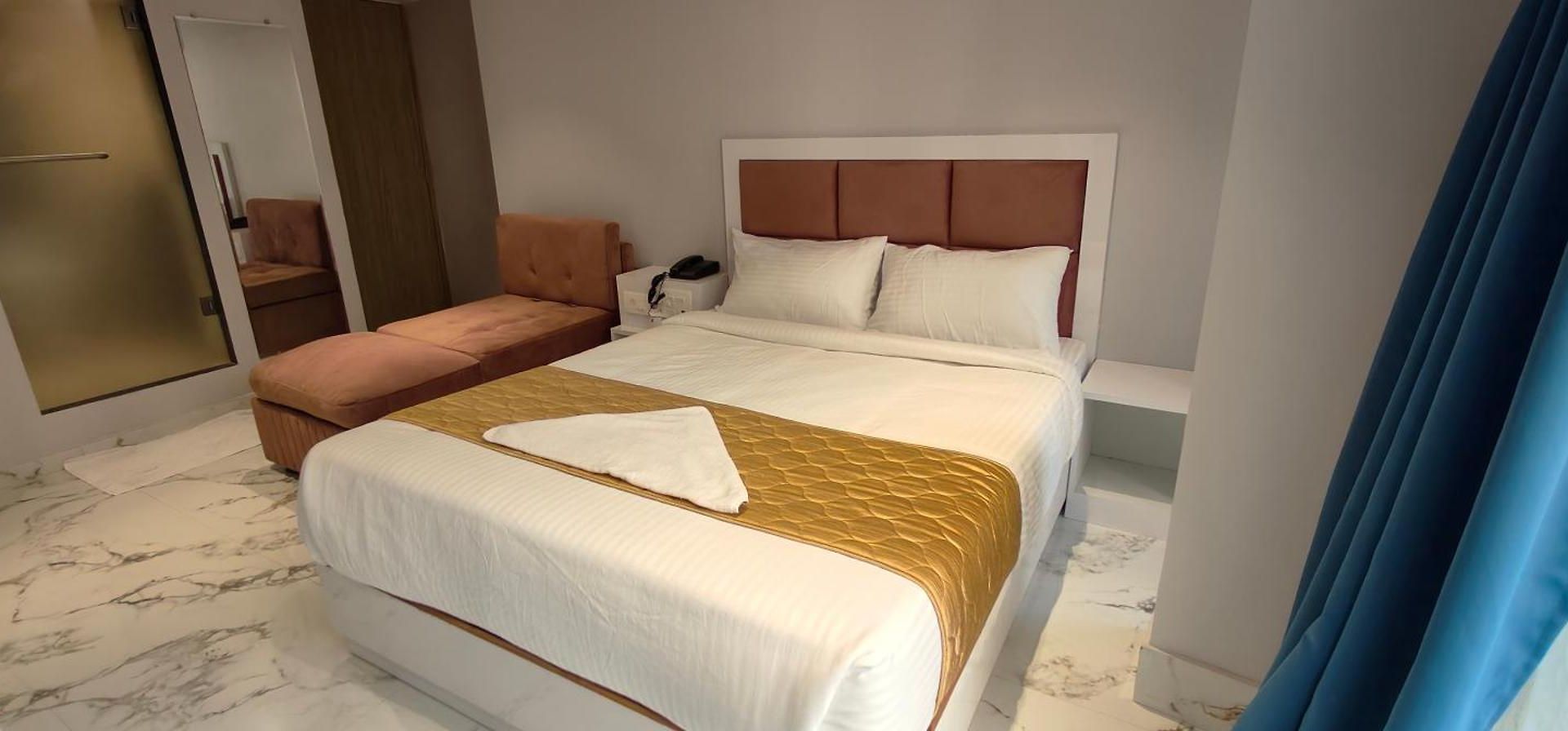 Hotel Grand Dyad - Near Kokilaben Hospital Andheri West