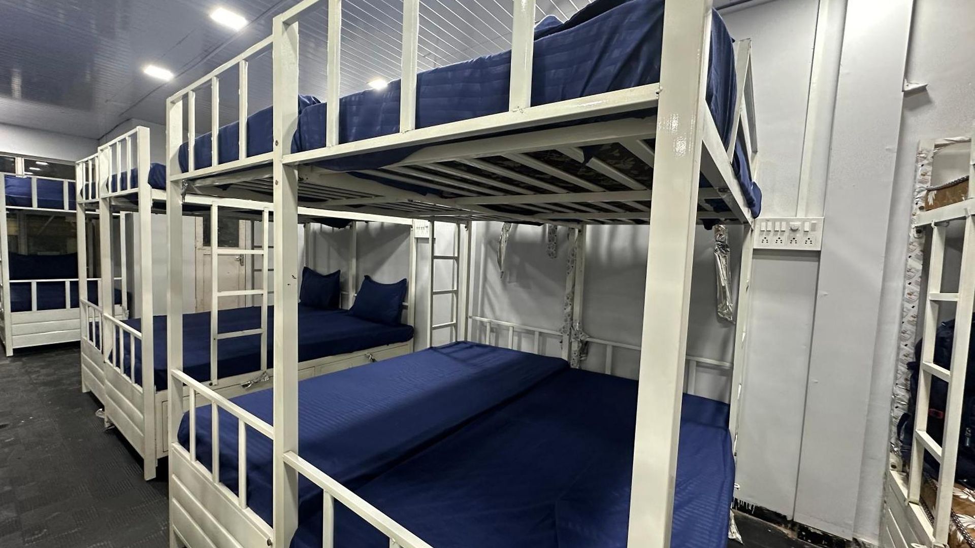 Hostel Zest 1054-andheri West *