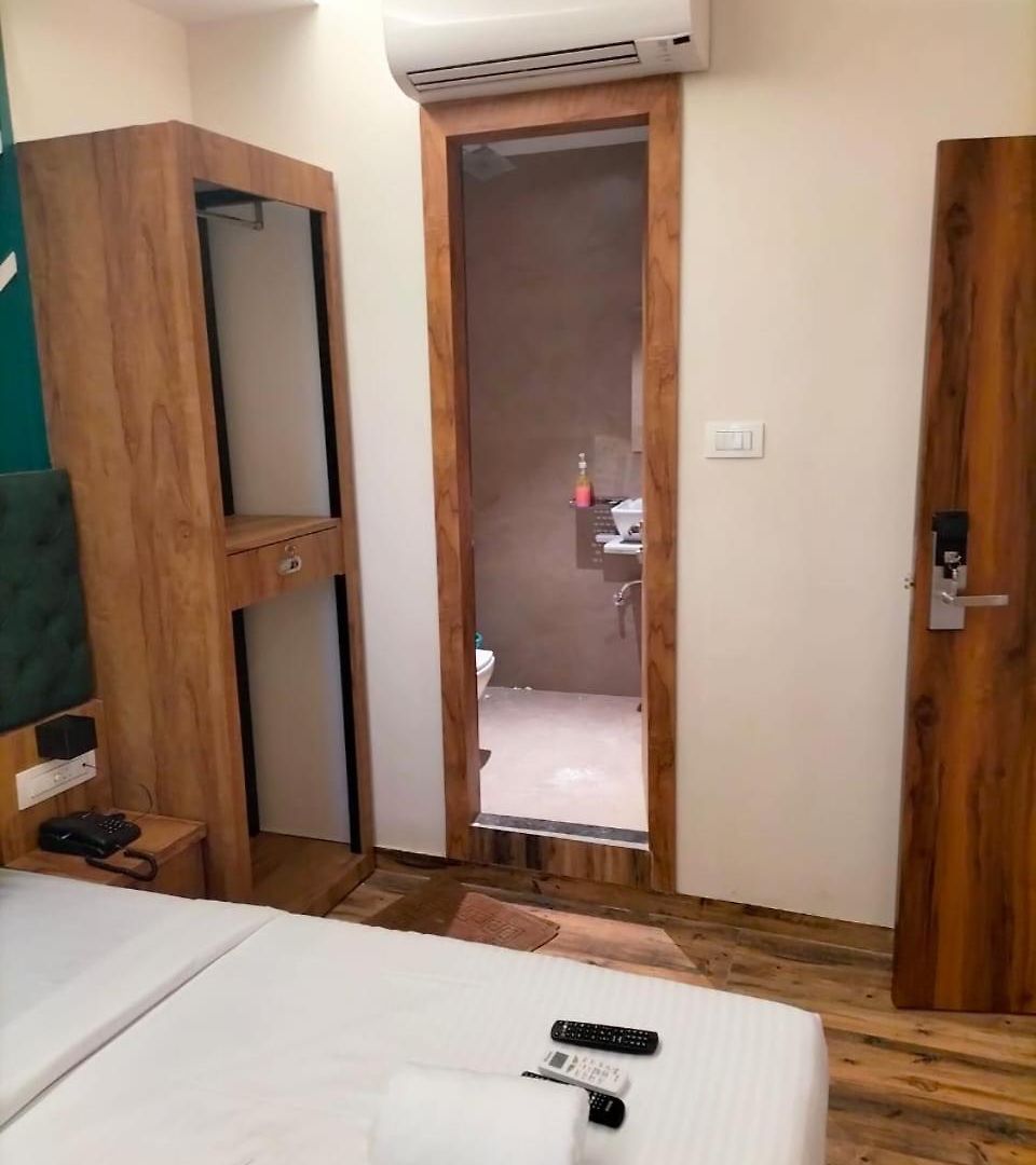 Prince Hotel *