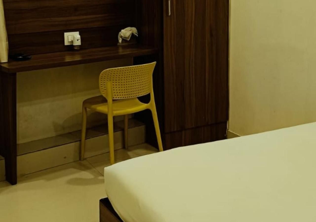 Avion Palace Near Exhibition Centre 2* Mumbai