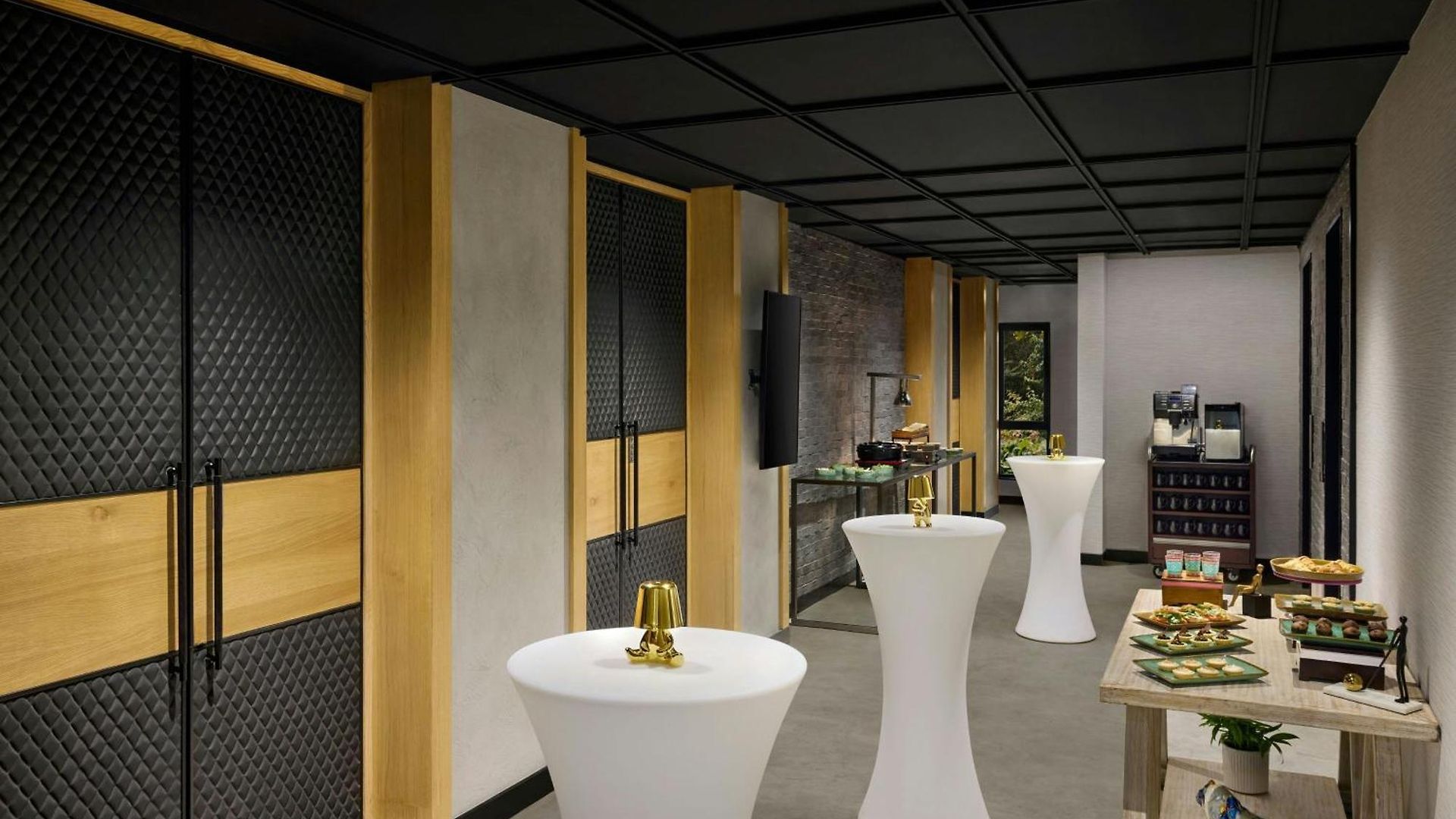 Moxy Andheri West Hotel 5*