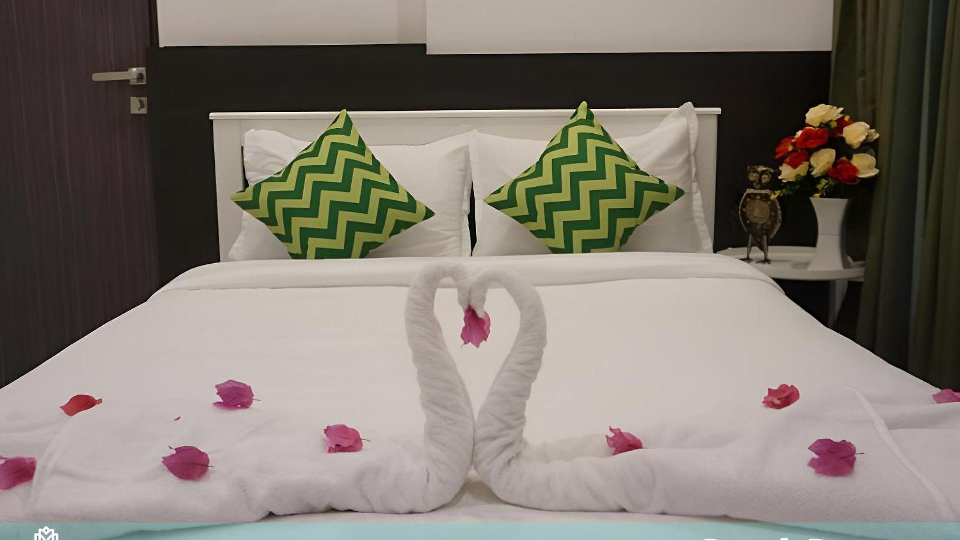 Apartment 2br Theme Service For Staycation By Flora *