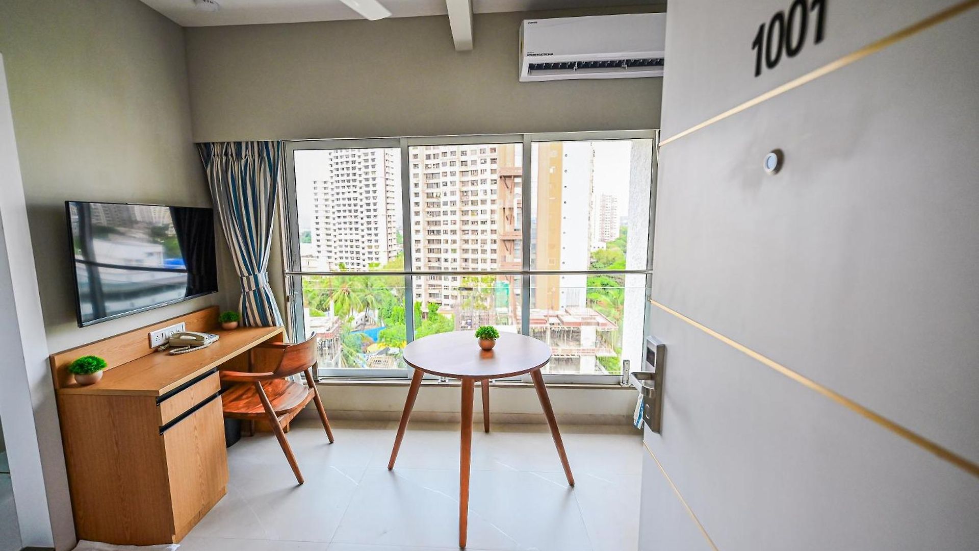 Indie Studios, Chembur Hotel
