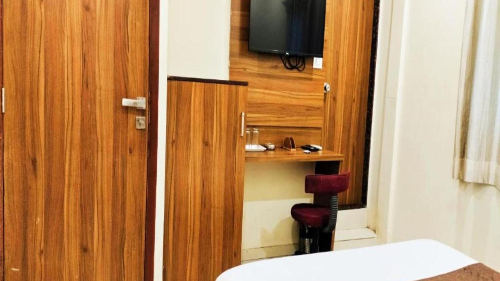 Avion Palace Near Exhibition Centre Hotel 2*
