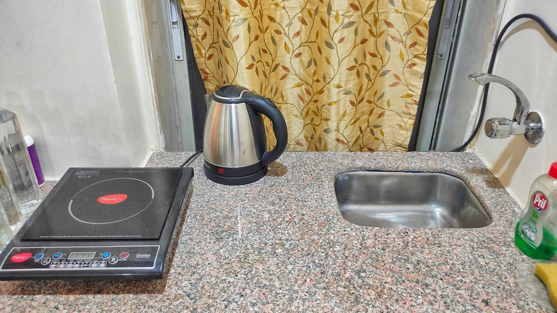 Homestay Ebony - Ac, Kitchenette, Ensuite, Independent *