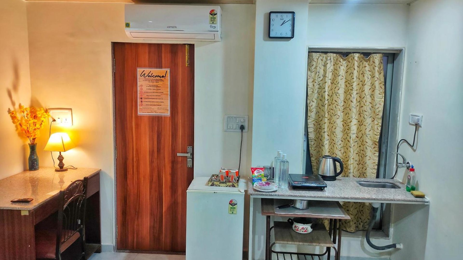 Ebony - Ac, Kitchenette, Ensuite, Independent Mumbai