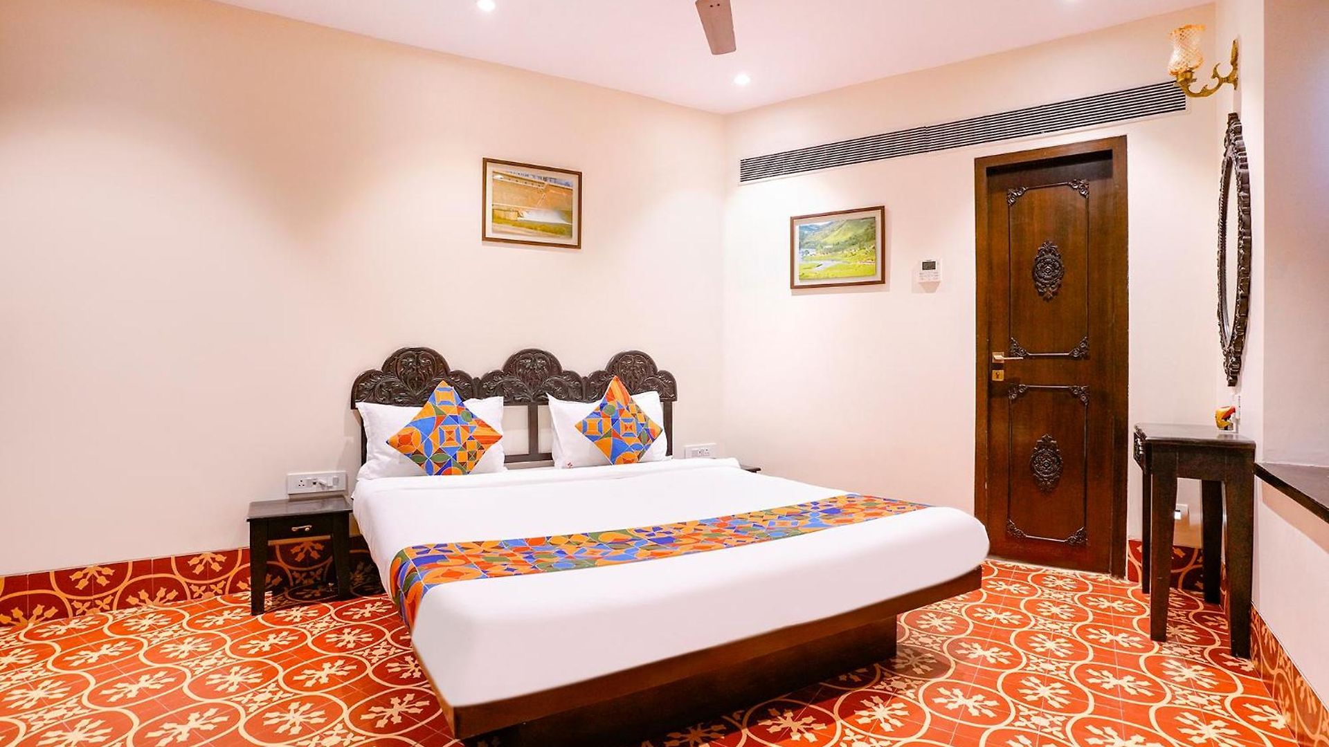 Fabhotel Corporate Jb Nagar - Nr Airport
