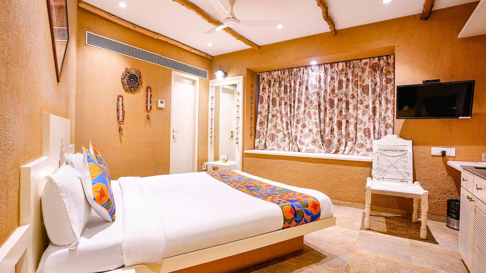 Fabhotel Corporate Jb Nagar - Nr Airport * Mumbai