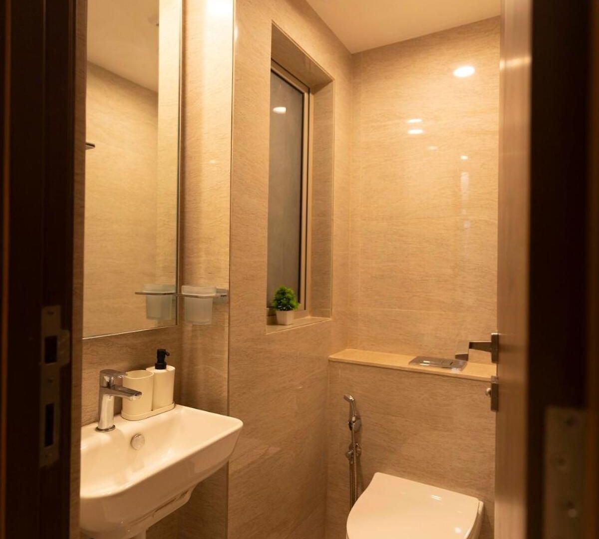 Apartment Graceful, Vivid 1bhk In Hiranandani Powai
