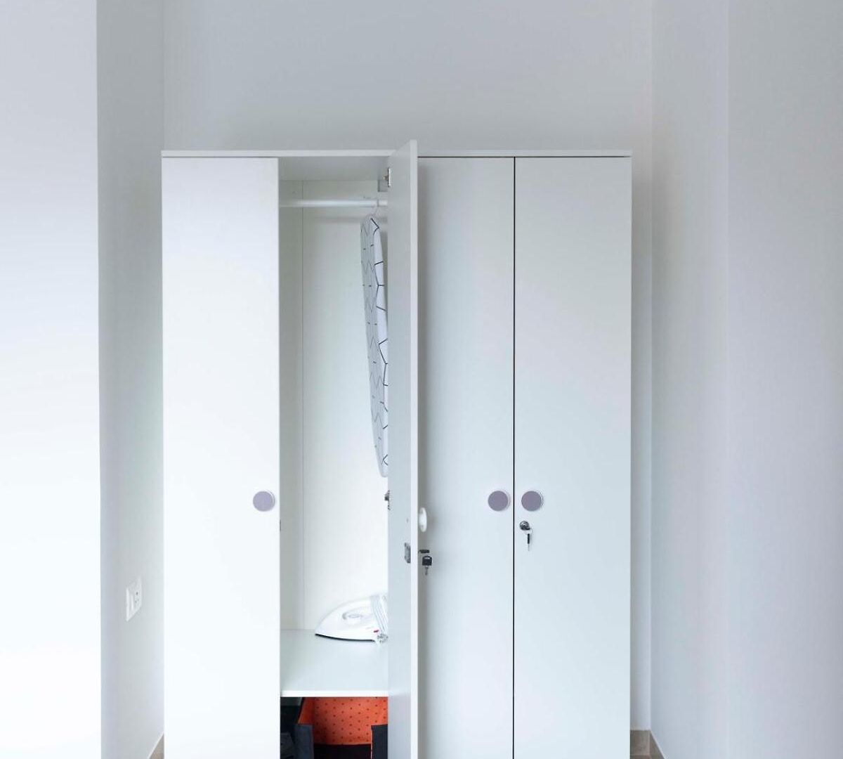 Graceful, Vivid 1bhk In Hiranandani Powai Apartment *