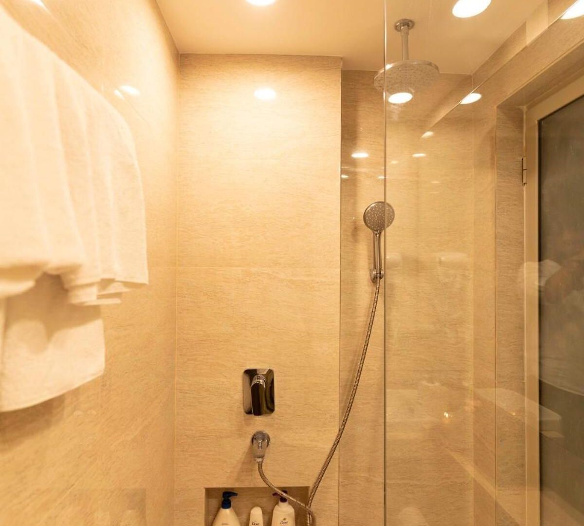 Graceful, Vivid 1bhk In Hiranandani Powai Apartment Mumbai
