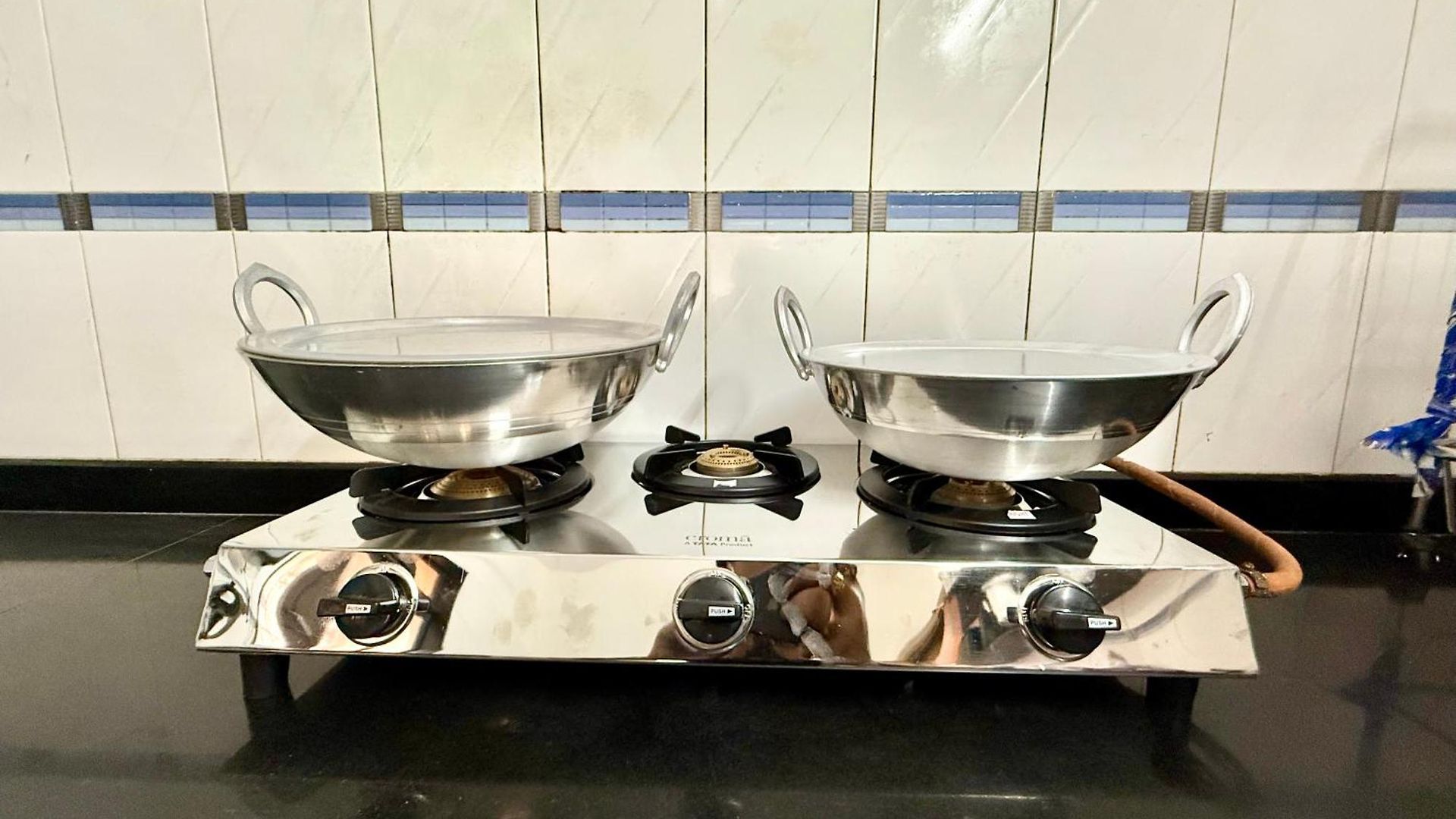 Apartment Yepplo Service - Mumbai- Private Kitchen & Daily Housekeeping Service *