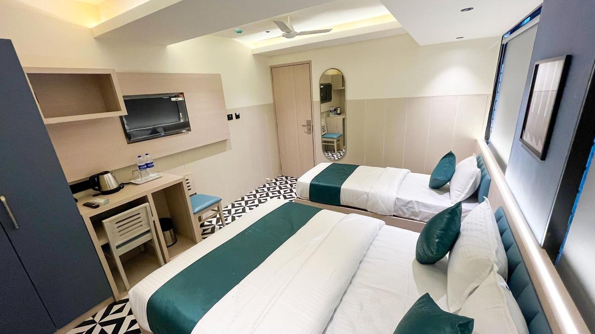 Hotel Bandra 3*
