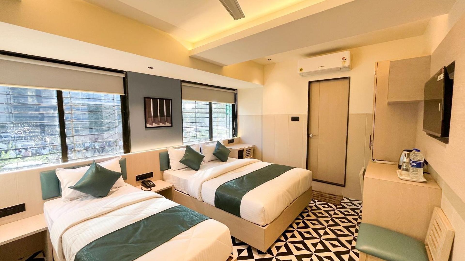 Bandra 3*
