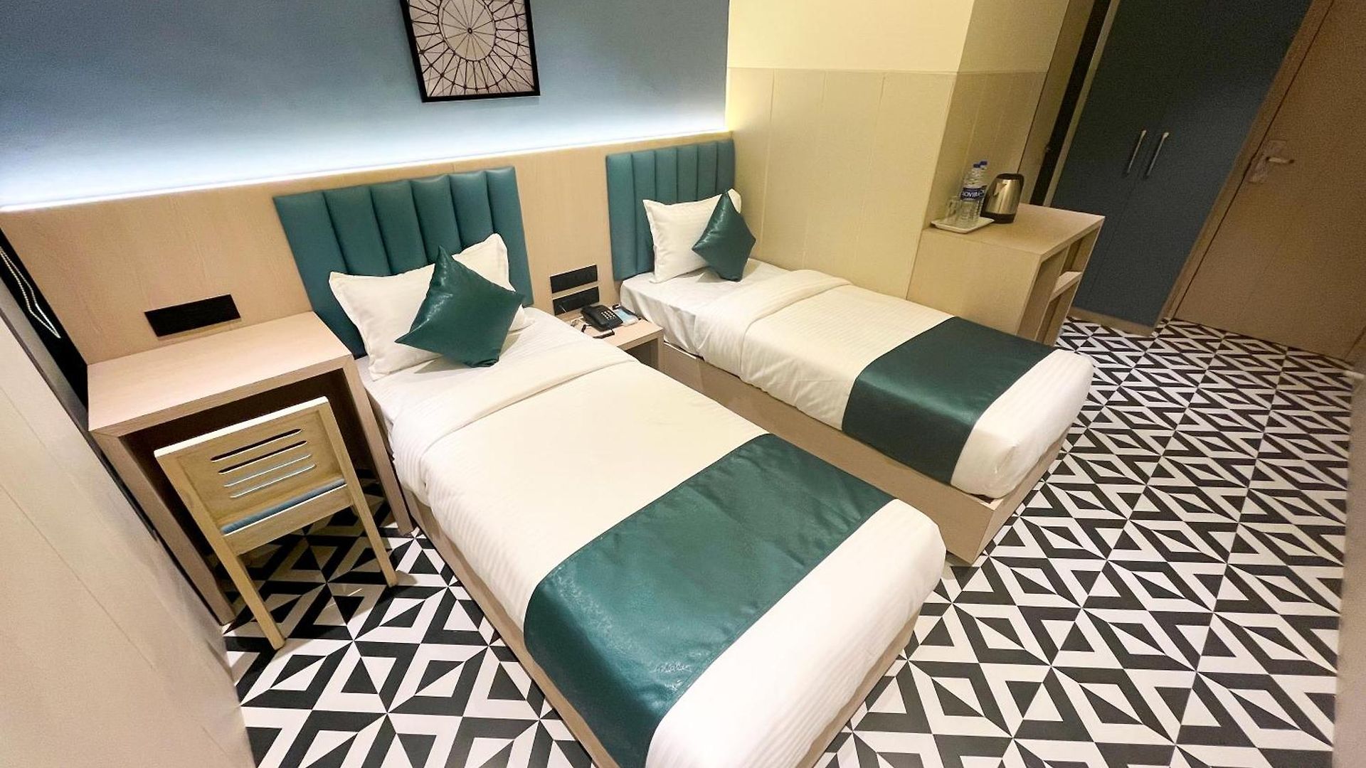 Bandra Hotel 3*