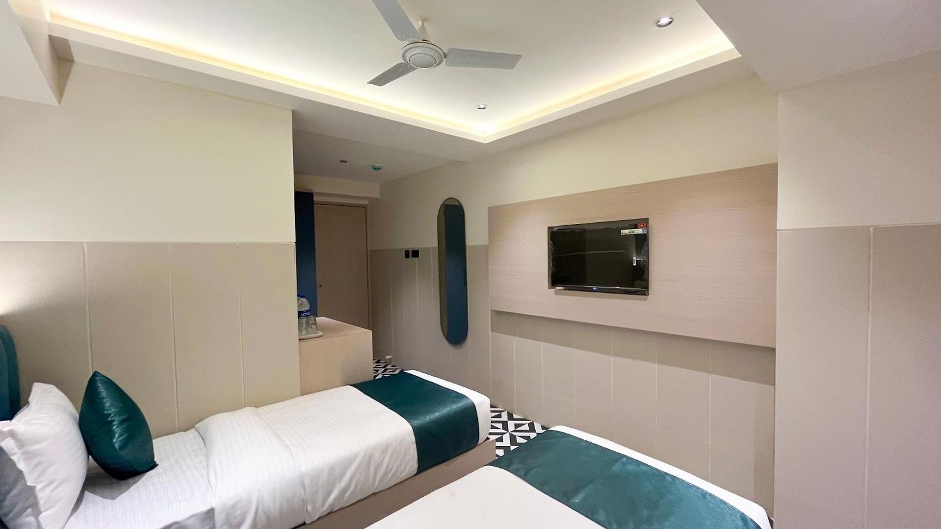 Hotel Bandra 3*