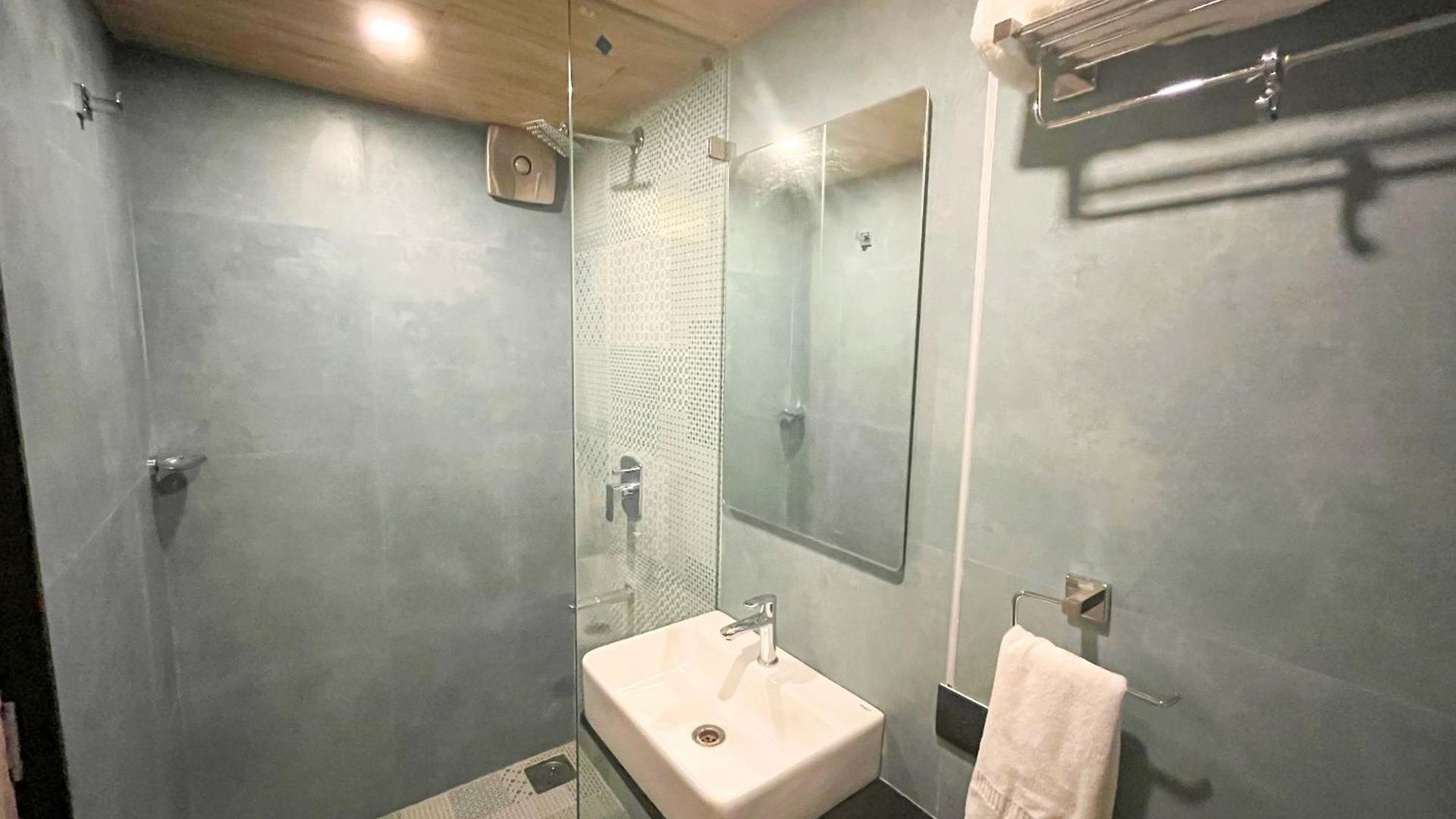 Bandra Hotel