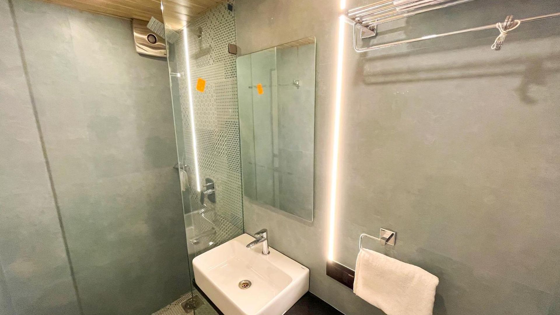 Bandra Hotel