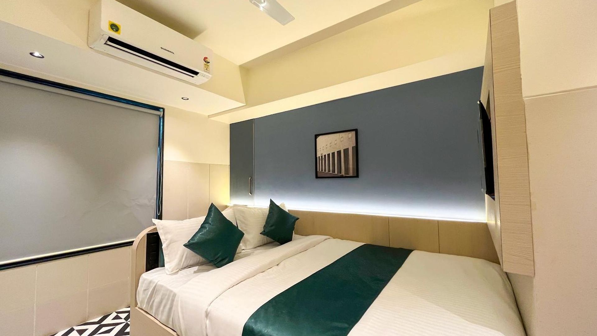 Hotel Bandra 3*