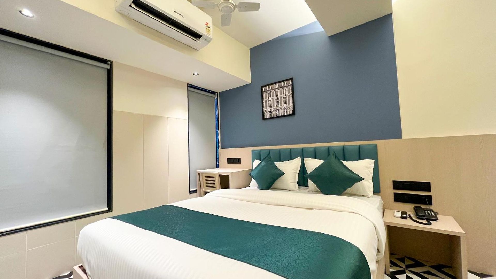 Hotel Bandra 3*