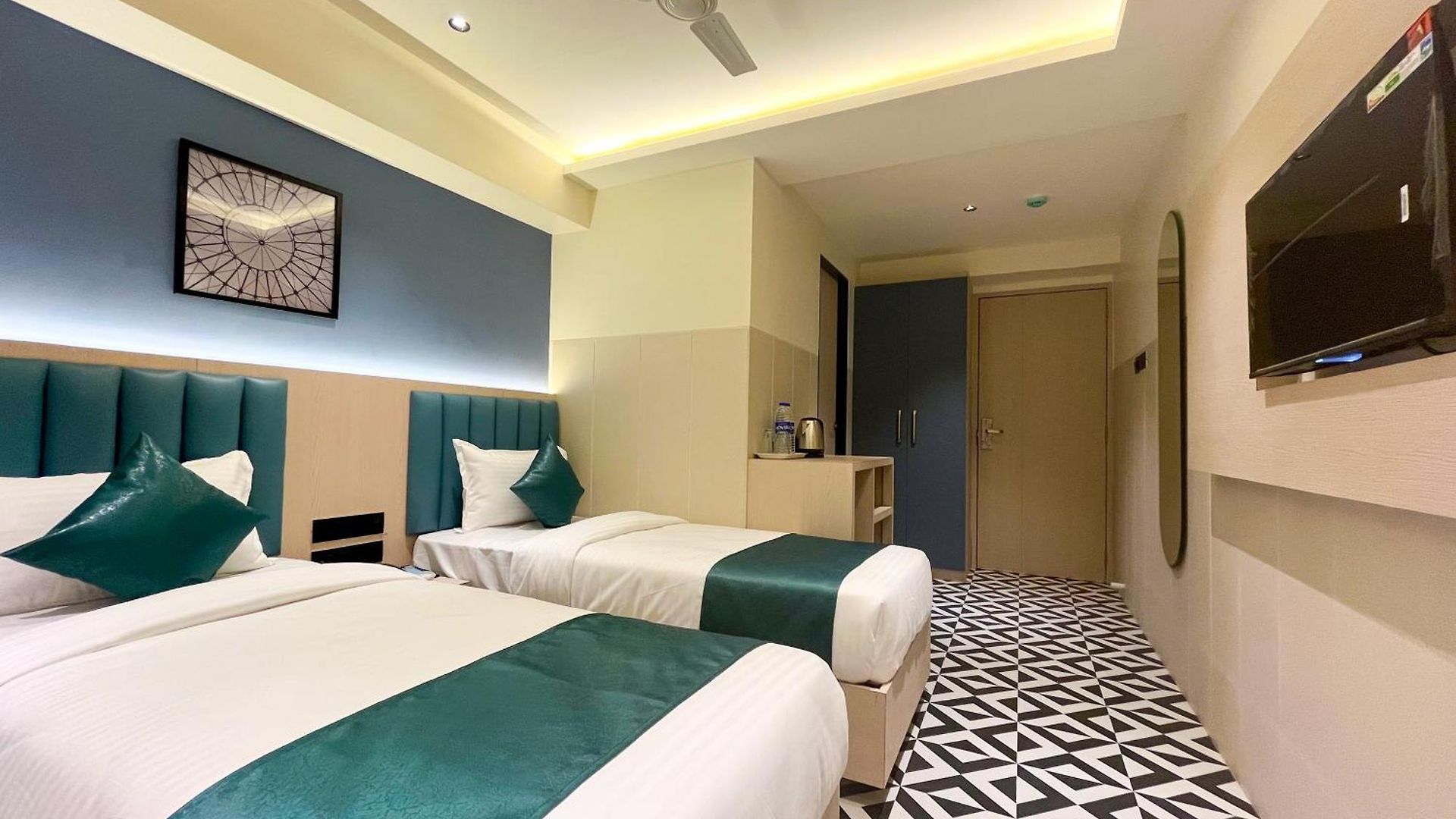 Bandra Hotel