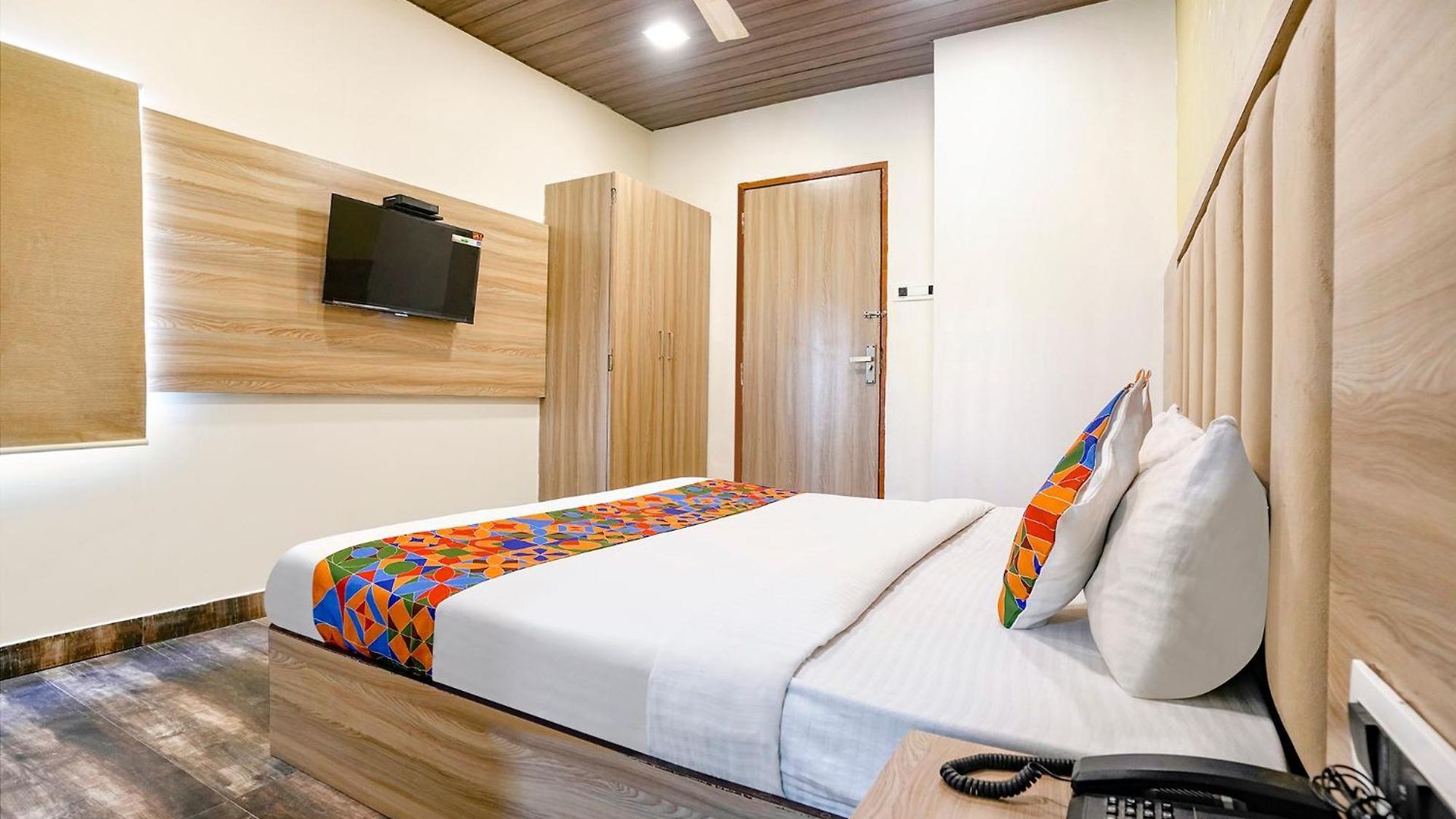 Hotel Via Priceless 3*