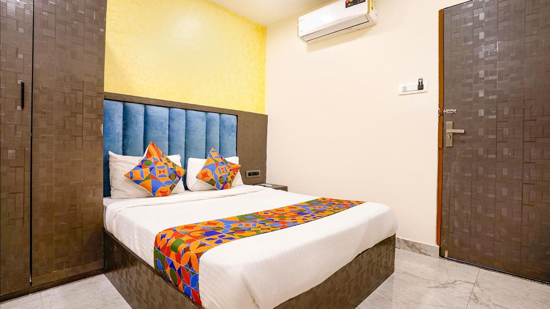 Hotel Via Priceless