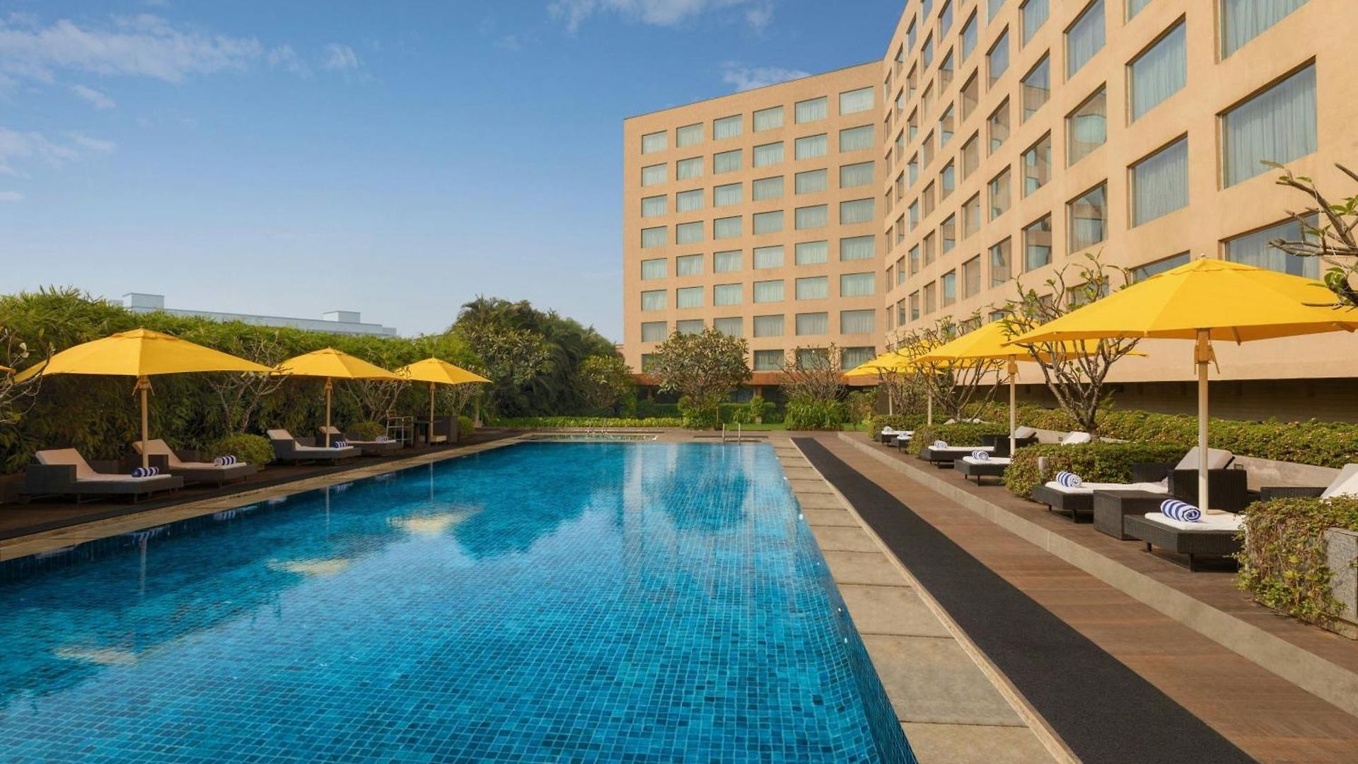 Courtyard By Marriott International Airport 5*