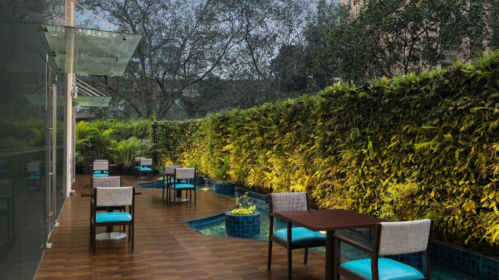 Hotel Courtyard By Marriott International Airport