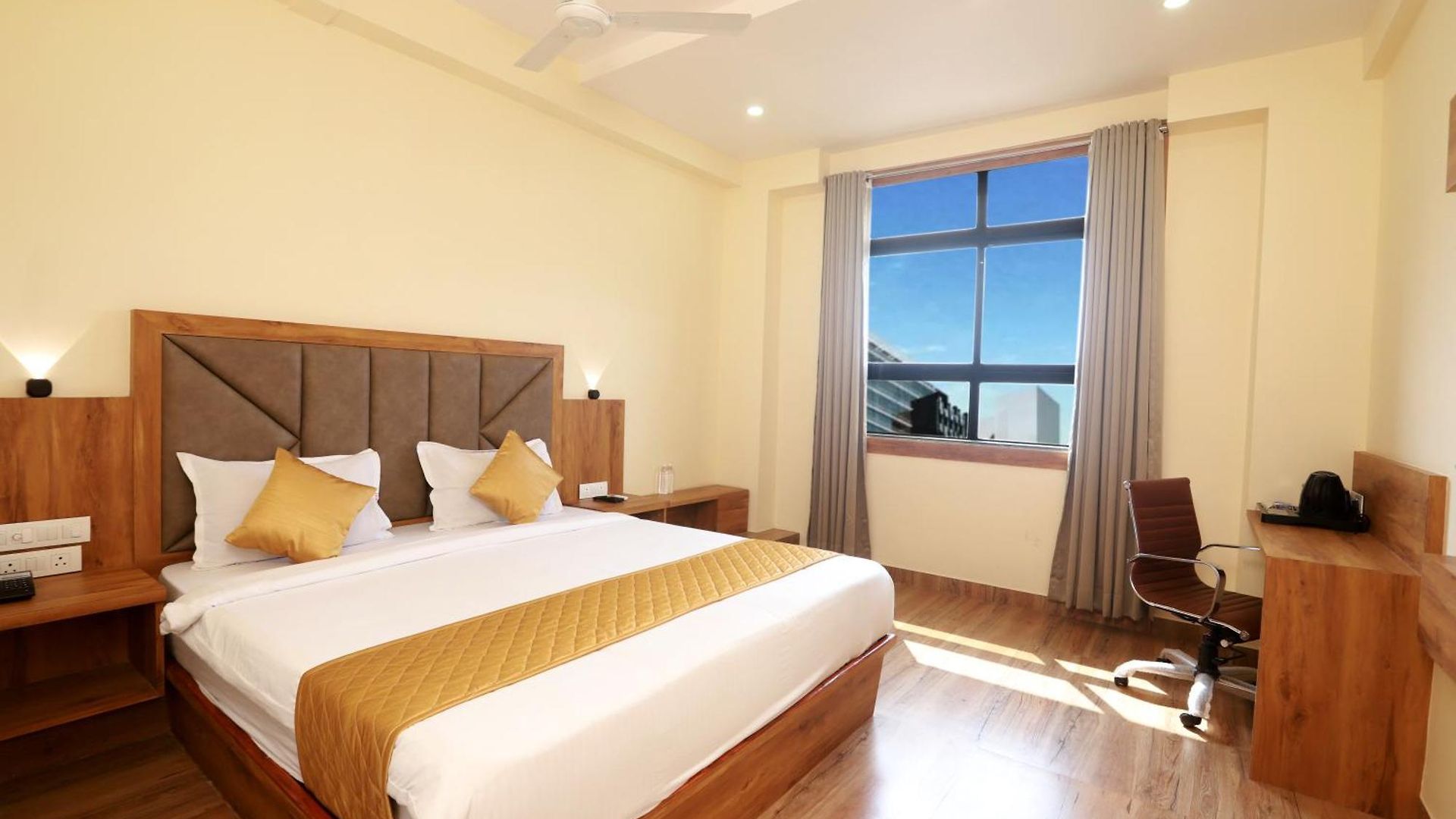 Hotel Bkc Minerva, Near Us Consulate 3*
