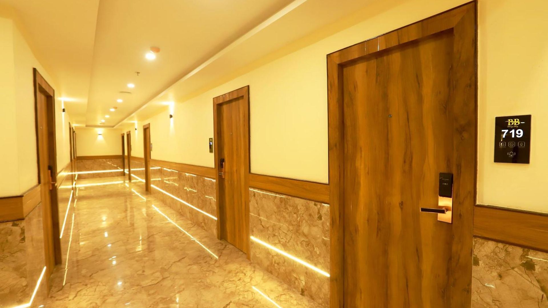 Bkc Minerva, Near Us Consulate Hotel