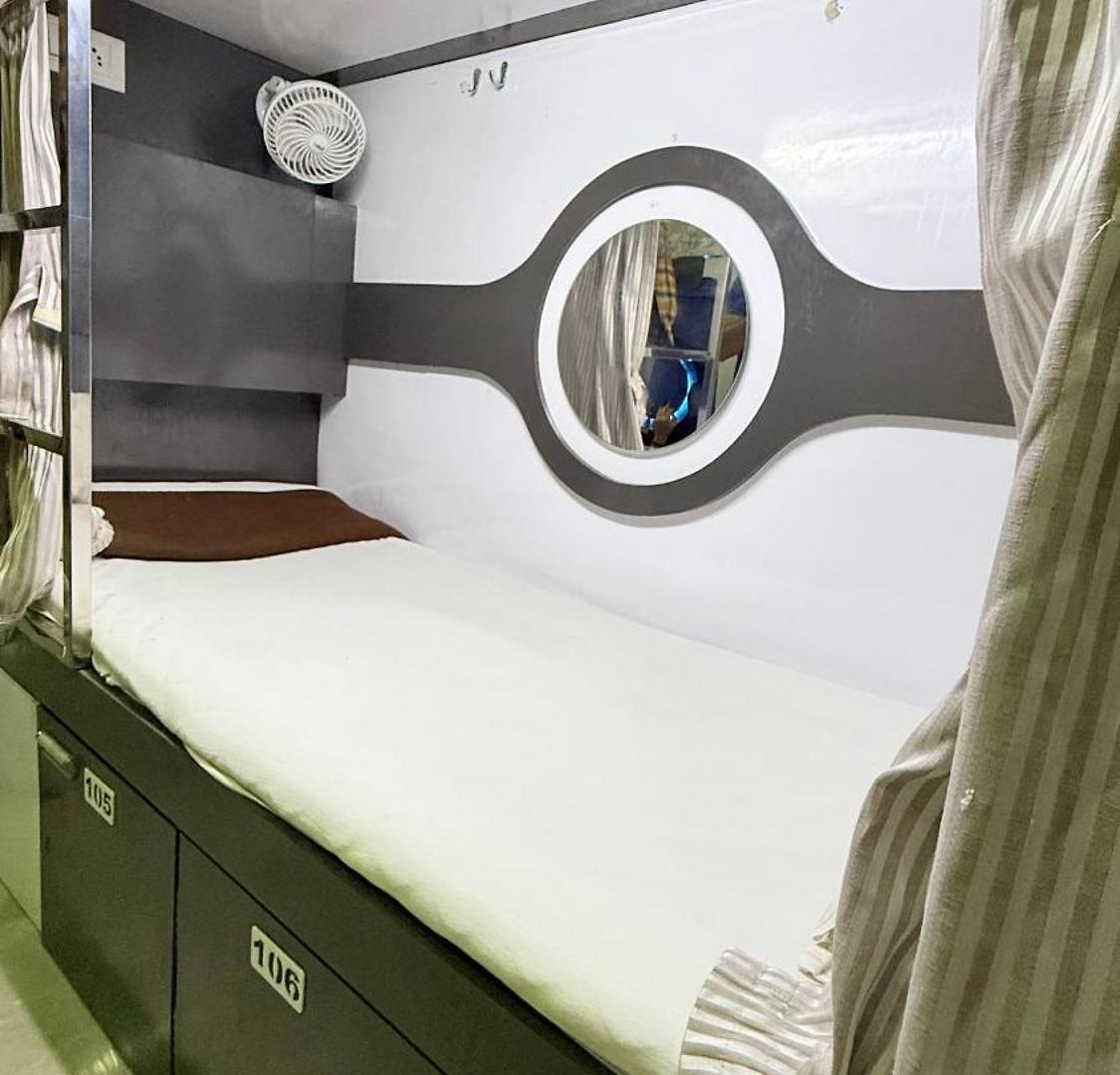 Capsule hotel O C E A N T-2 Mumbai
