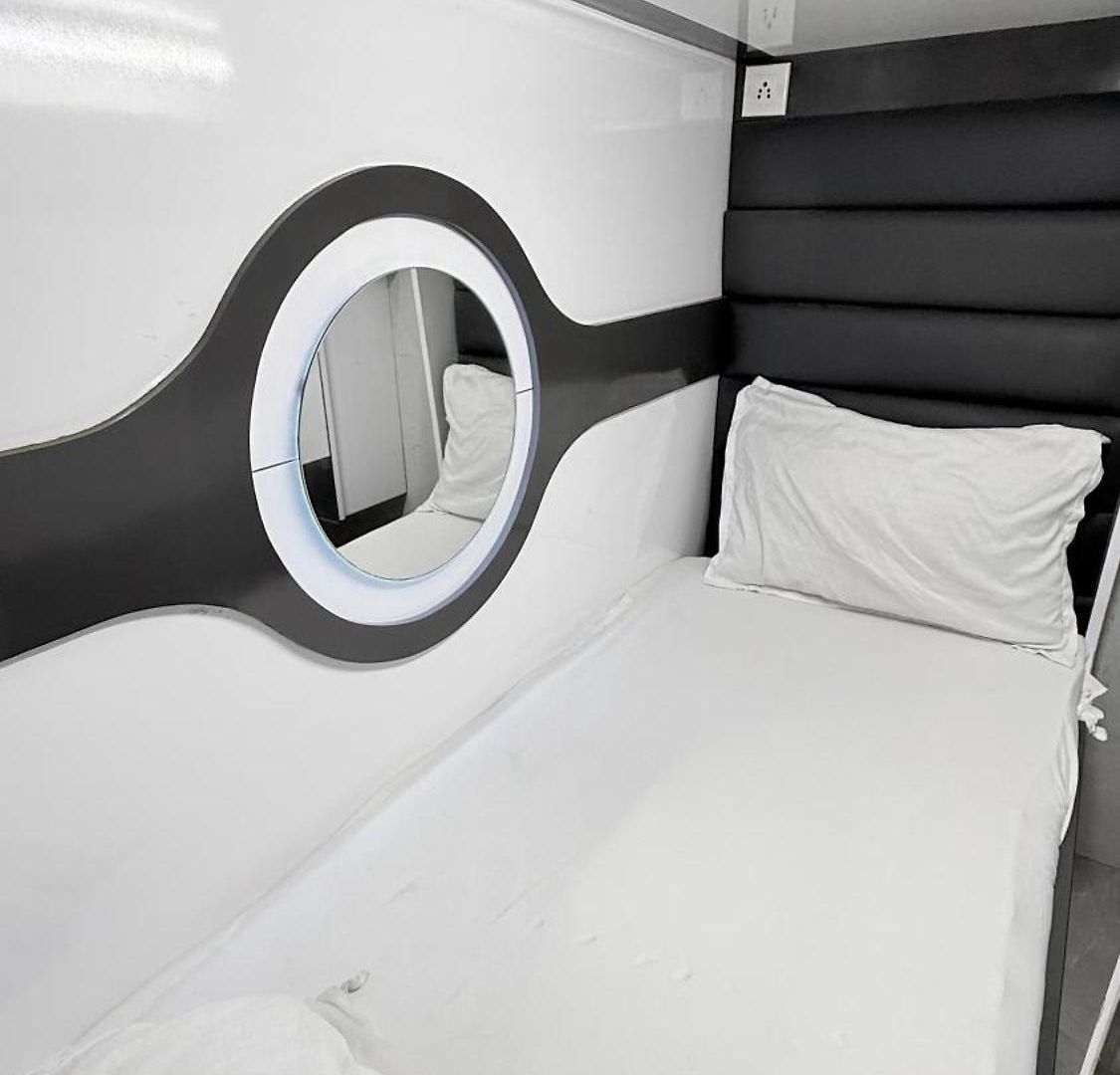 Capsule hotel O C E A N T-2 Mumbai