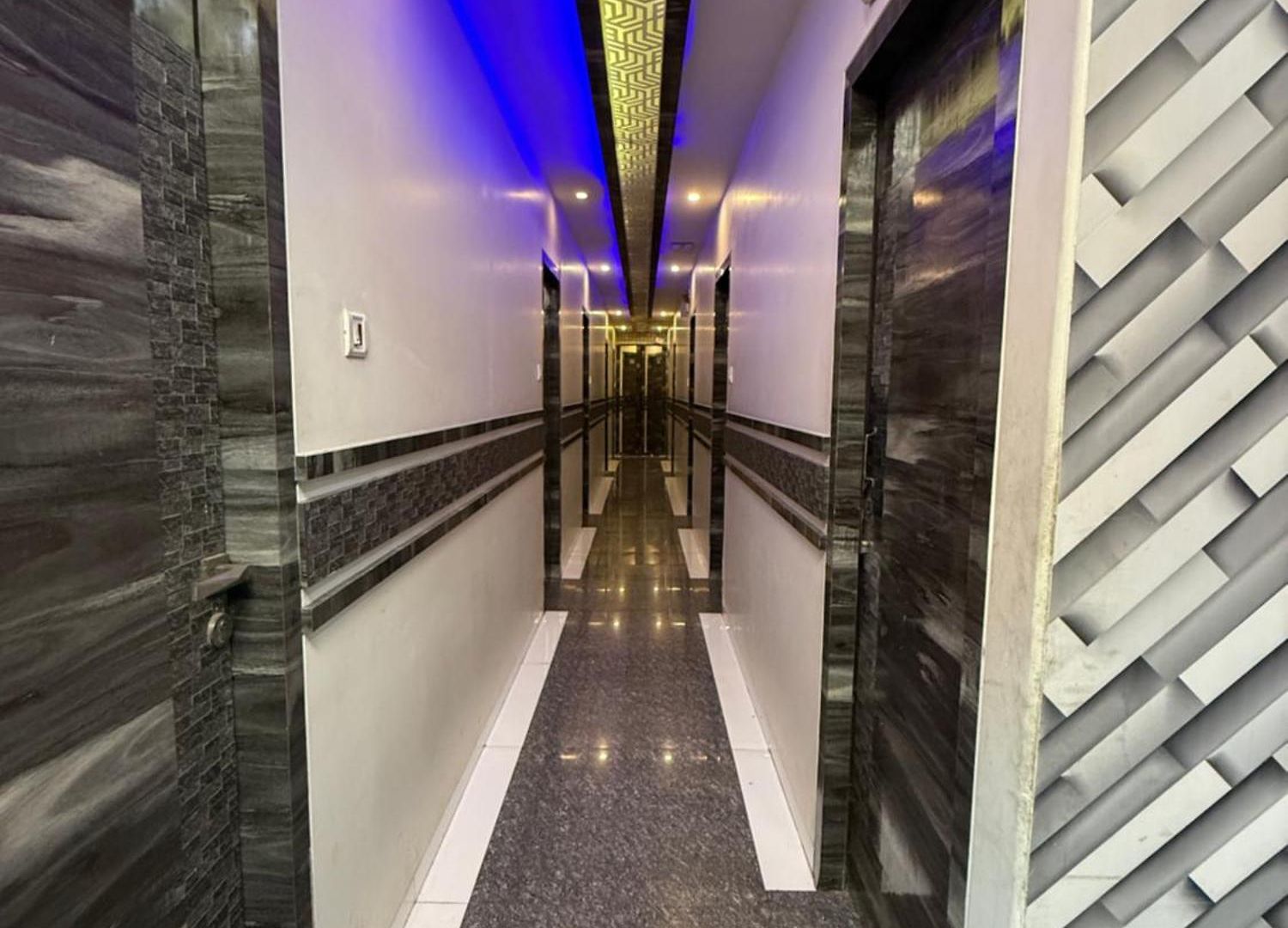 M E R I T O N T-2 Hotel Mumbai