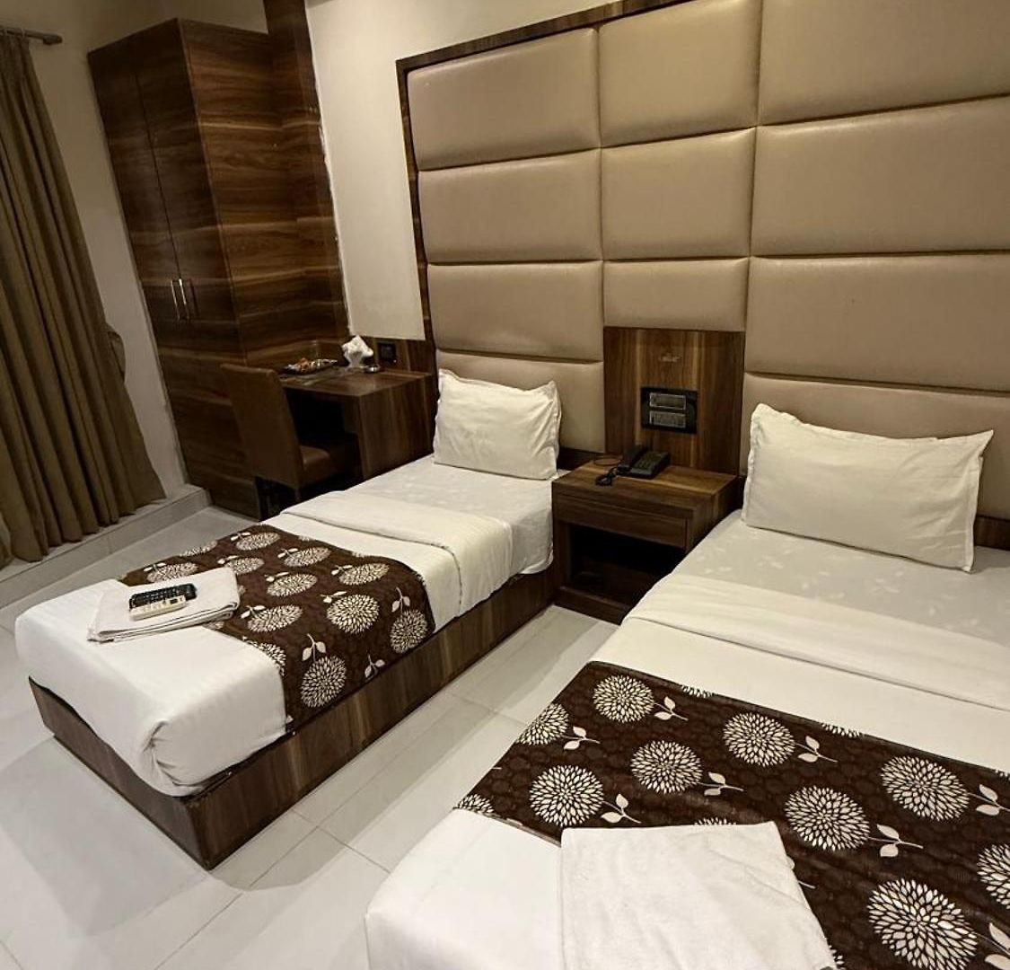 M E R I T O N T-2 Hotel