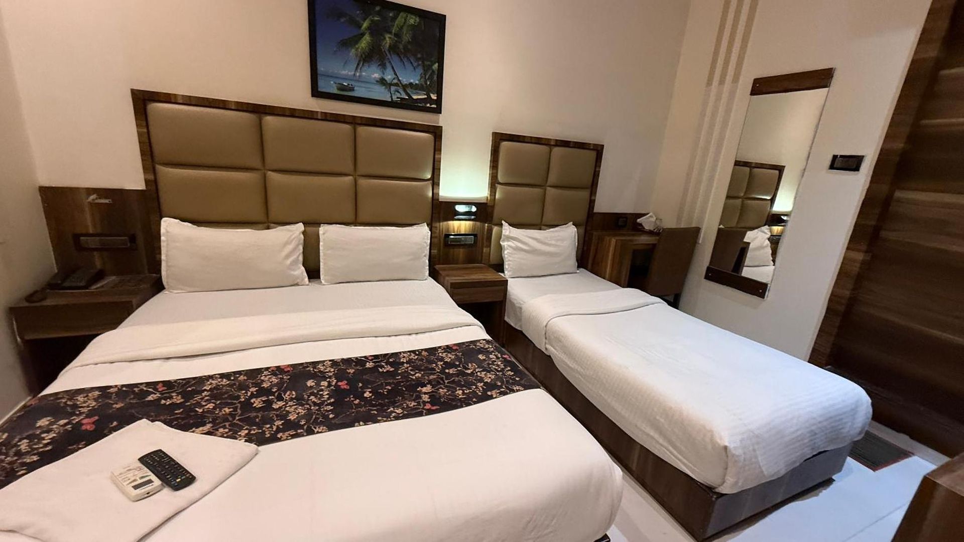 Hotel M E R I T O N T-2