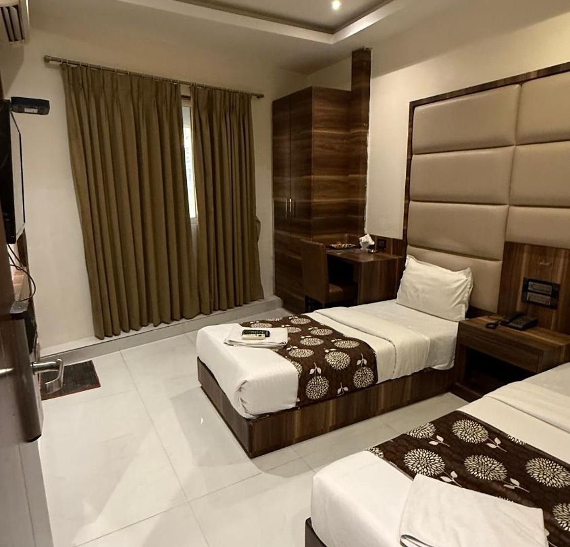 M E R I T O N T-2 Hotel Mumbai