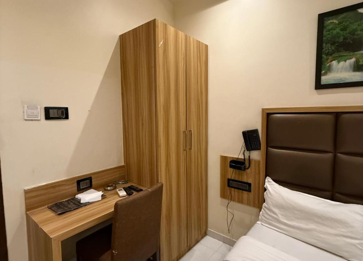M E R I T O N T-2 Hotel