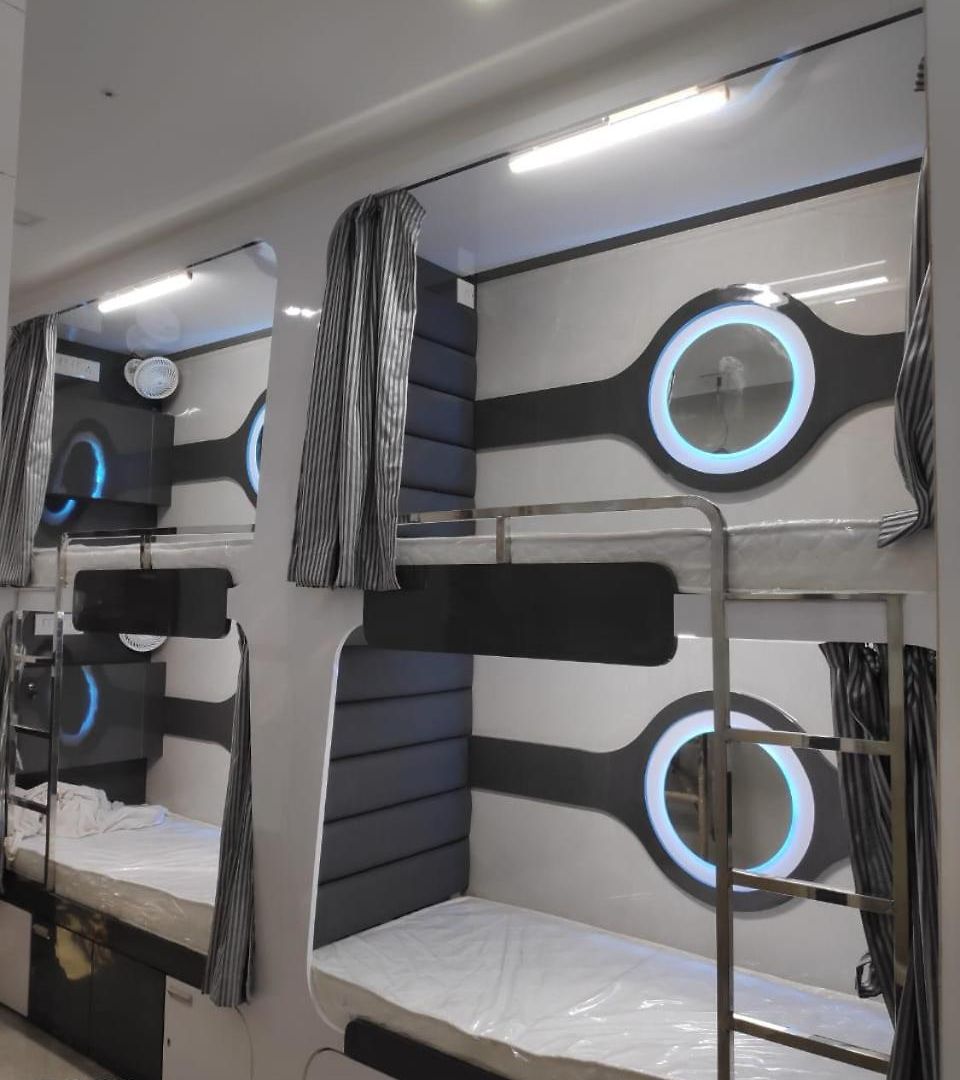 O C E A N T-2 Capsule hotel