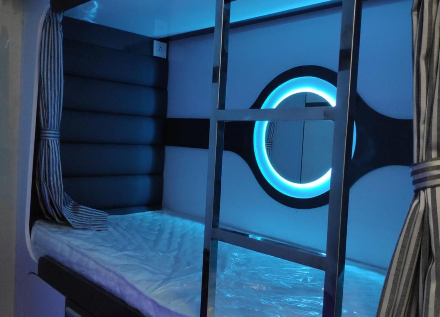 O C E A N T-2 Capsule hotel *