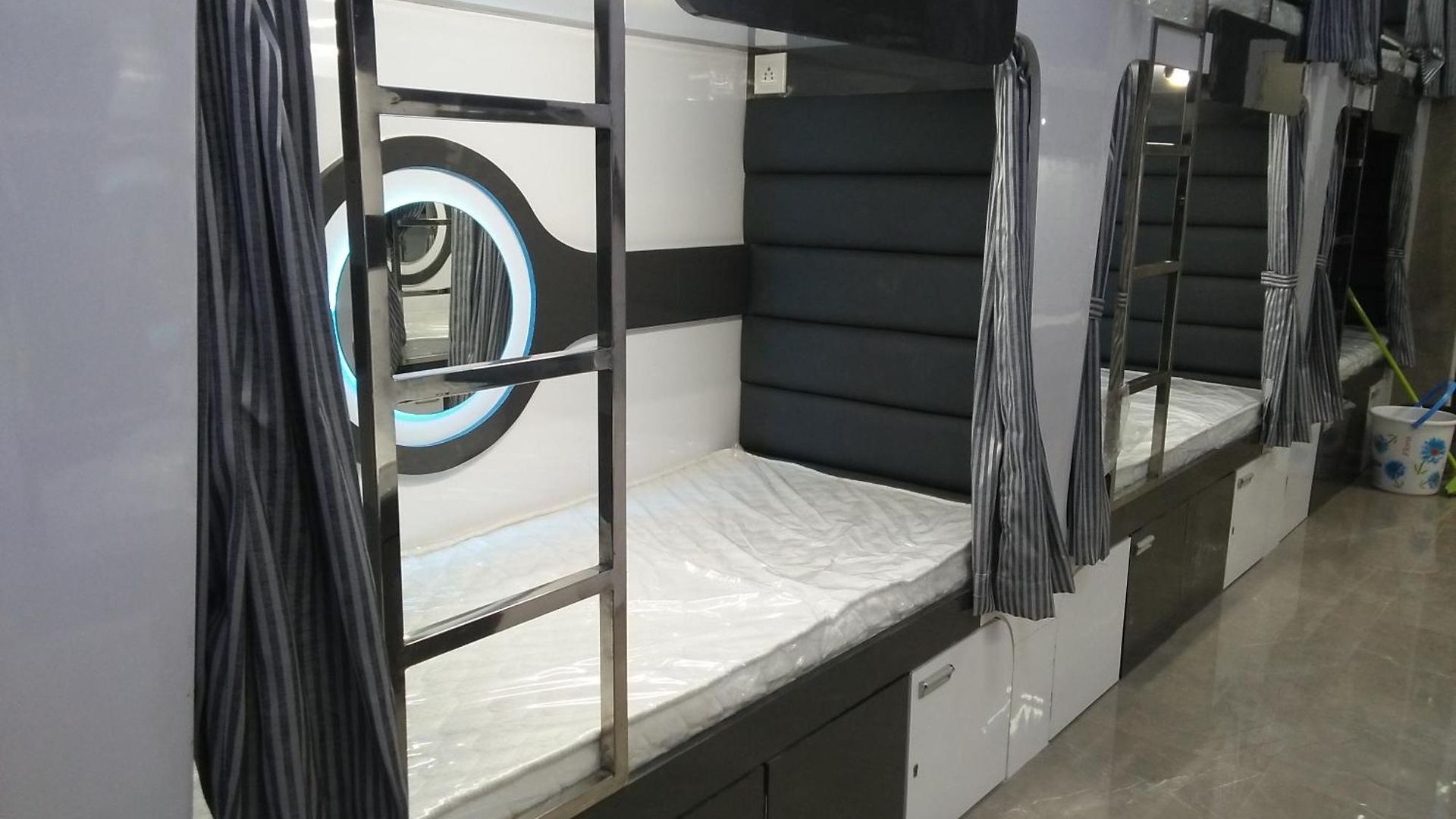 Capsule hotel O C E A N T-2