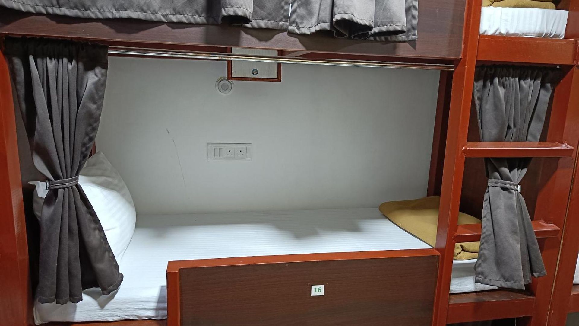 Hotel Asra For Male And Female Mumbai