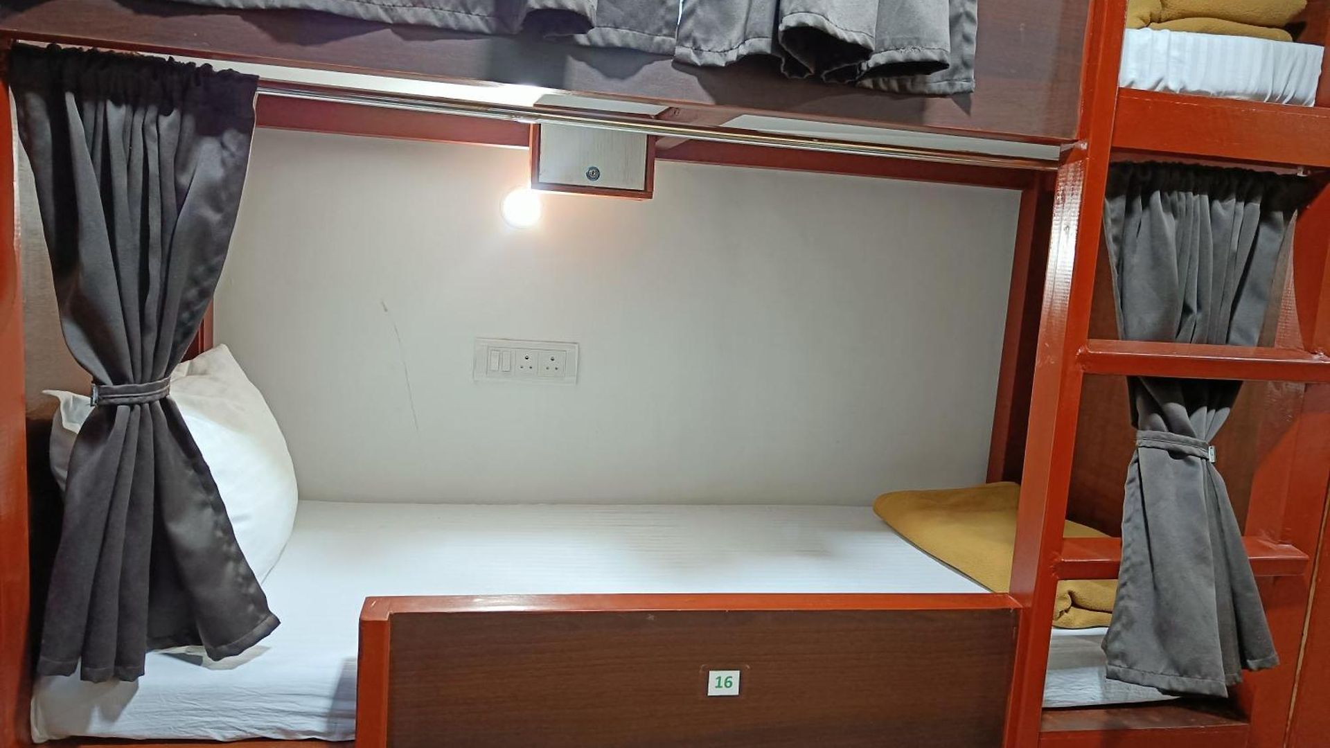 Asra For Male And Female Hotel *