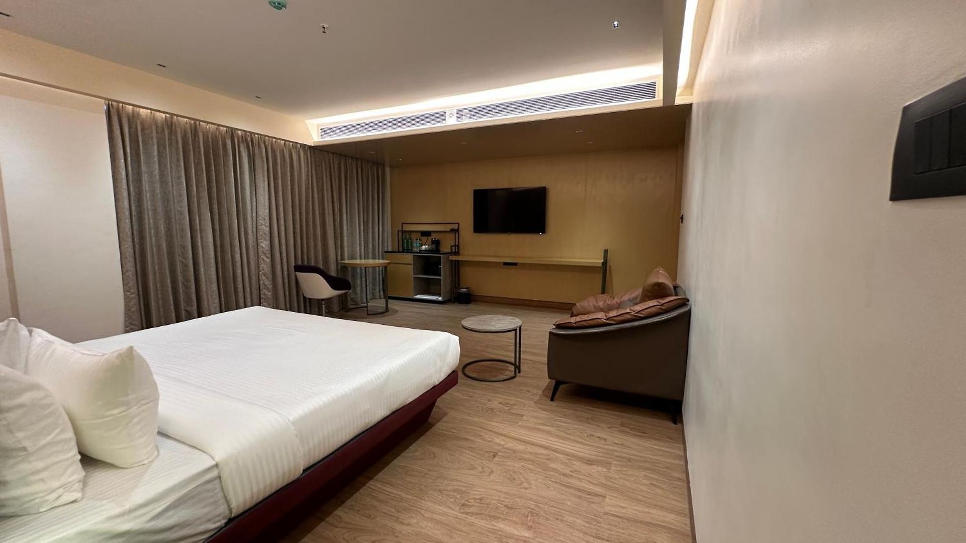 Hotel 37th Crescent Navi 4*