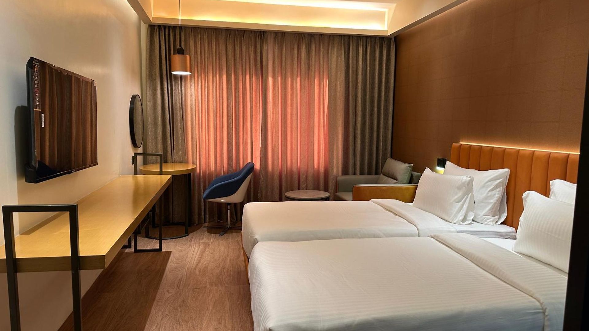 37th Crescent Navi Hotel 4*
