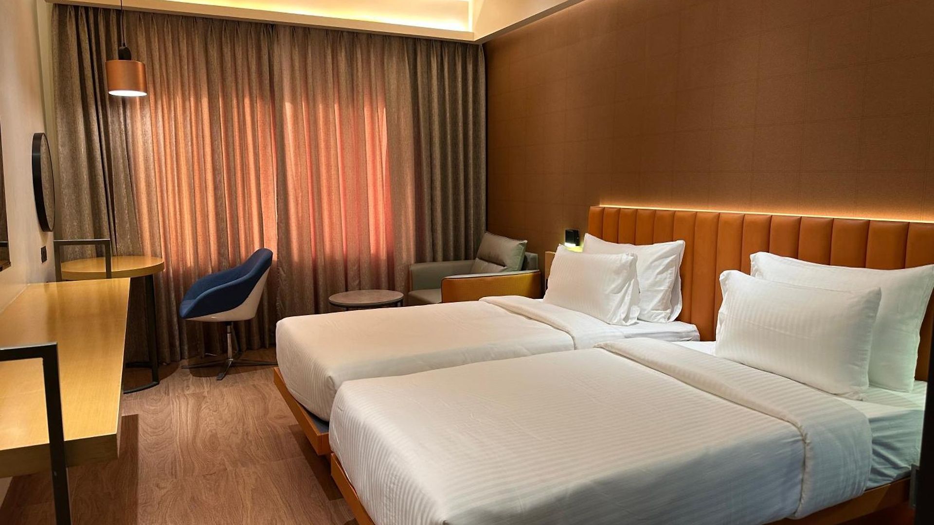 Hotel 37th Crescent Navi