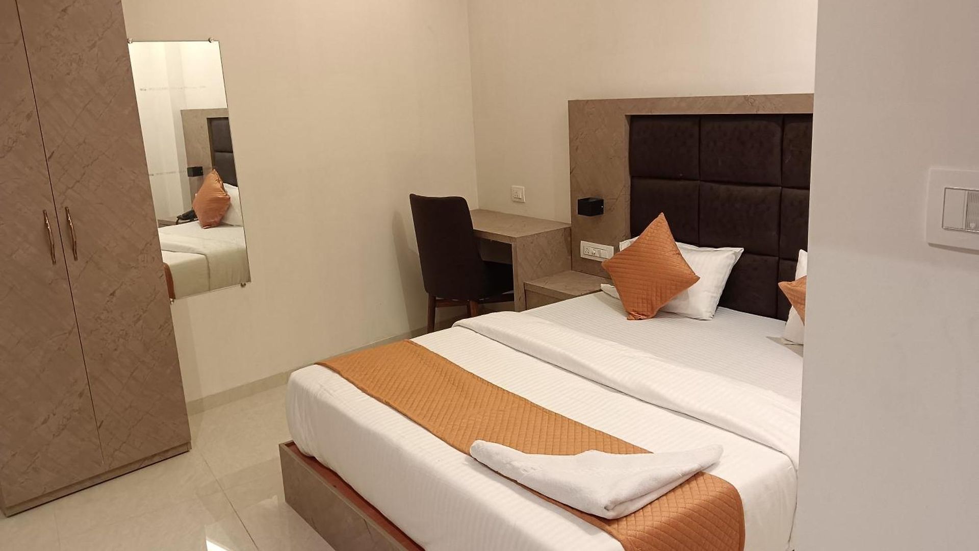 Metro Hotel 3*
