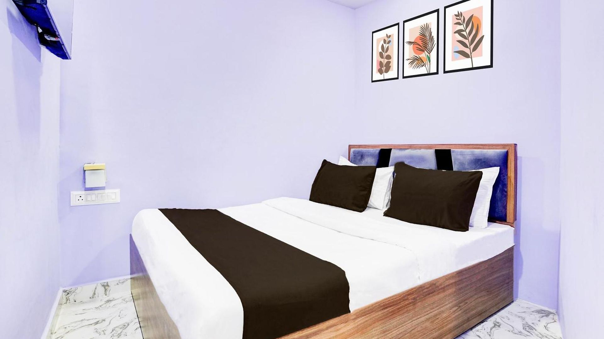 Hotel O Ashyana & *