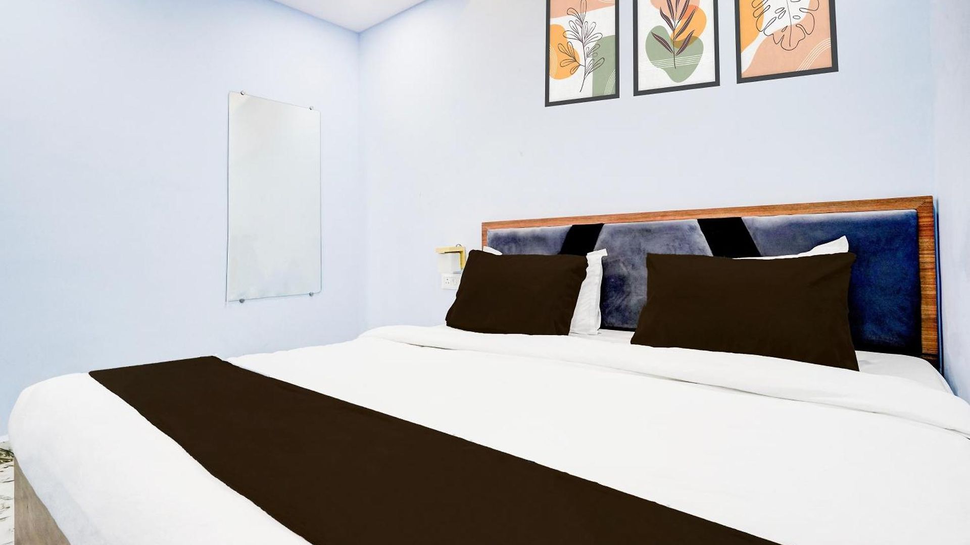 Hotel O Ashyana & *