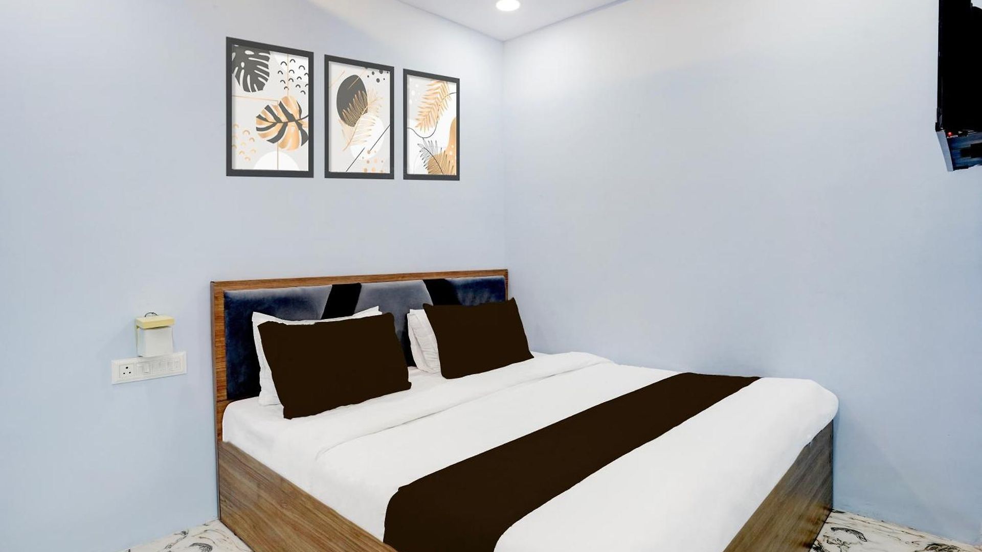 Hotel O Ashyana & Mumbai